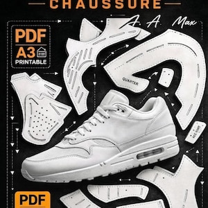 Peut inclure: Une basket blanche entourée de diverses pièces de patron blanches et plates pour la construction de chaussures sur un fond noir. Le texte inclut PATTERN CHAUSSURE, A.A. Max, PDF A3 PRINTABLE, QUARTER, MUDGUARD, INSTANT DOWNLOAD et DIY AIR MAX 1 PATTERN.