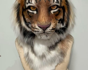 máscara realista de cabeça de tigre