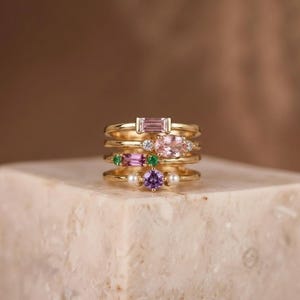 Conjunto de anillos apilables de oro / Conjunto de 4 anillos delicados / Anillo apilable minimalista de circonitas cúbicas de colores
