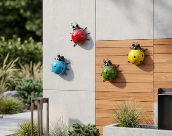 Metalen lieveheersbeestje muurdecor, tuinhekhanger, buiten keverornament, kunst aan de muur terras, rustieke tuin sculptuur, tuindecor
