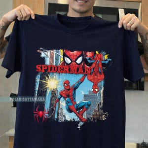 Puede incluir: Un juego de tres tazas de cer&aacute;mica con un acabado mate moteado. Las tazas son de color crema, gris claro y gris oscuro. Cada taza tiene un dise&ntilde;o simple y minimalista y un asa redondeada.