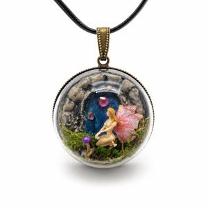 Handmade Wearable Terrarium Fairy Garden Pendant Dome Necklace 1:87 Miniature micro fairy charm dome bubble