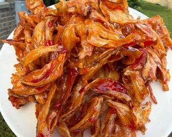 200 grammi di acciughe essiccate vietnamite con salsa al frutto della passione, snack di pesce