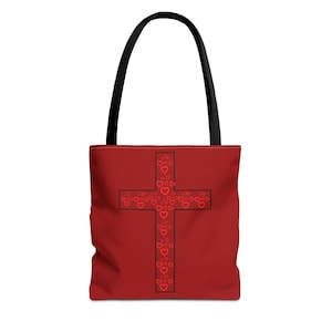 Peut inclure: Sac fourre-tout rouge avec une poignée noire. Le sac présente une croix noire remplie de cœurs rouges. Un accessoire élégant pour transporter des objets.