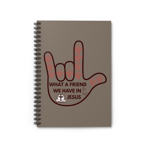Puede incluir: Cuaderno de espiral con una cubierta marrón. El diseño presenta un gesto de la mano con las palabras "WHAT A FRIEND WE HAVE IN JESUS". La mano está delineada en marrón con acentos de corazón rojo.