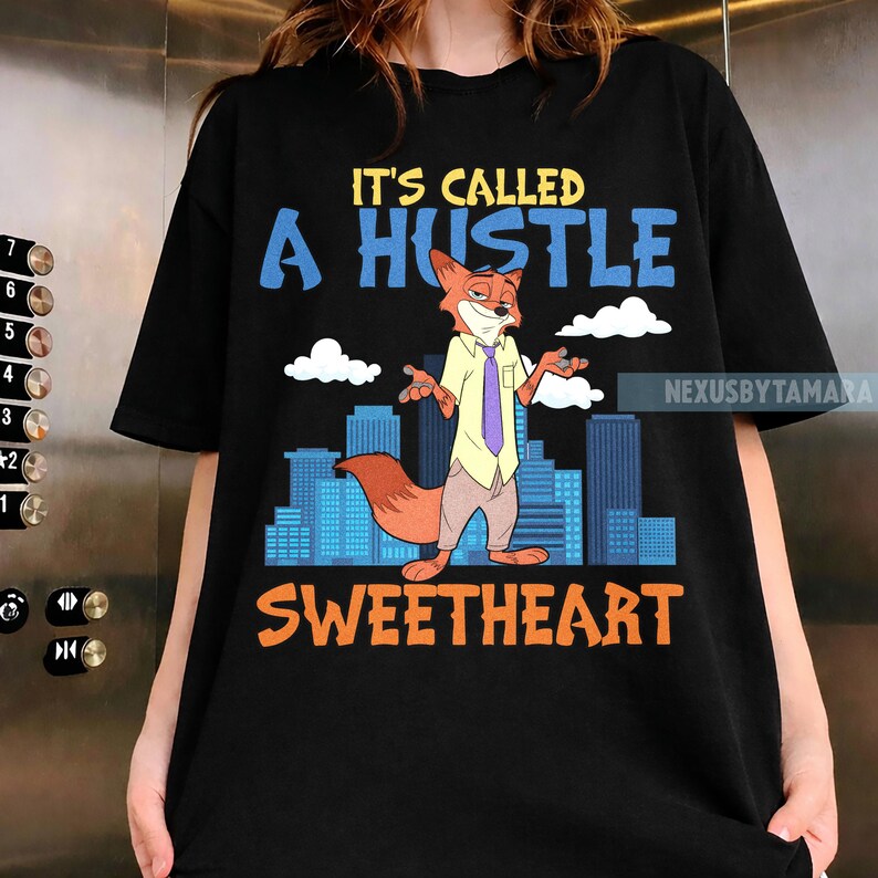 以下が含まれることがあります： クリーム色、ライトグレー、ダークグレーの3色の、つや消し仕上げの陶器製マグカップのセット。各マグカップはシンプルでミニマルなデザインで、丸みを帯びたハンドルが付いています。