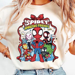 T-shirt Coquette Web-Slinger et ses amis extraordinaires, T-shirt assorti Ghost Spider Spin de BD, BD animée, Voyage en famille dans un parc d'attractions