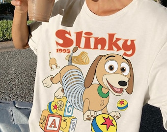Camiseta retro de Slinky de Toy Story de Disney, Comfort Colors Walt Disney Apparel, atuendo para un viaje a Disneyland.