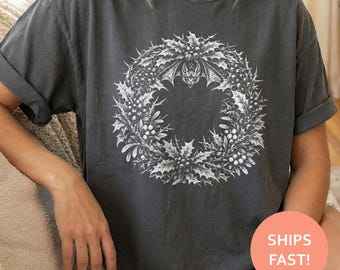 Camiseta gótica con corona de murciélagos, camiseta botánica de murciélagos, camiseta de naturaleza oscura, camiseta con estética de Halloween, top floral gótico