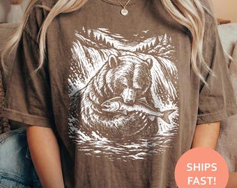Grizzly Bear Fishing Shirt, Bear TShirt, Wildlife Scene Tee, Waterfall Nature T-Shirt, Outdoor Adventure Top