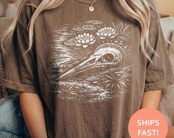 Camiseta con calavera de garza y nenúfar, camiseta con calavera de pájaro, camiseta con calavera de humedal, camiseta con calavera de la naturaleza, camiseta botánica