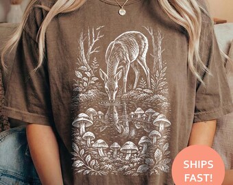 Camiseta con estampado de ciervos en un estanque, camiseta con estampado de ciervos en el bosque, camiseta con escena boscosa, camiseta con estampado de ciervos en la naturaleza, camiseta rústica.
