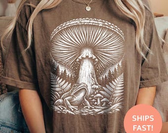 Frog Mushroom Forest Shirt, Toadstool Scene TShirt, Woodland Amphibian Tee, Nature Night T-Shirt, Cottagecore Top
