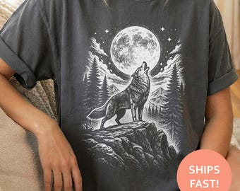 Lone Wolf Moon Shirt, Howling Wolf TShirt, Night Sky Tee, Wilderness Illustration T-Shirt, Dark Nature Top