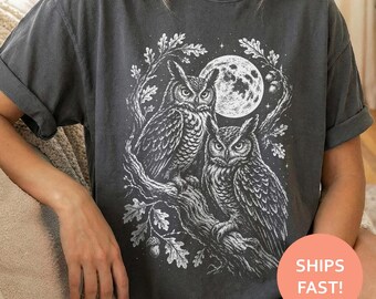 Owl Moon Shirt, Owl Art TShirt, Owl Illustration Tee, Night Owl T-Shirt, Woodland Owl Top, Moonlit Forest Birds, Vintage Engraving Style