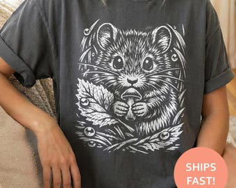 Field Mouse Mushroom Shirt, Cute Forest Mouse TShirt, Woodland Animal Tee, Cottagecore T-Shirt, Nature Lover Top
