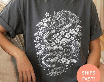 Camiseta japonesa con dragón Sakura, camiseta con flor de dragón, camiseta de dragón mítico, camiseta de arte asiático, camiseta floral con dragón