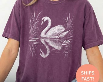 Camiseta con reflejo de cisne, camiseta de cisne, camiseta de pájaro de lago, camiseta con arte de cisne, camiseta con reflejo de la naturaleza