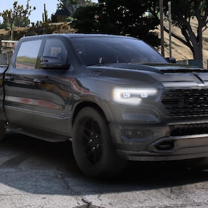 Op de afbeelding: Een set van drie keramische mokken met een gespikkelde, matte afwerking. De mokken zijn in crème, lichtgrijs en donkergrijs. Elke mok heeft een eenvoudig, minimalistisch ontwerp en een afgeronde handgreep.