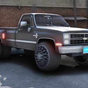 Może przedstawiać: Zestaw trzech ceramicznych kubków z nakrapianym, matowym wykończeniem. Kubki są w odcieniach kremu, jasnoszarym i ciemnoszarym. Każdy kubek ma prosty, minimalistyczny design.