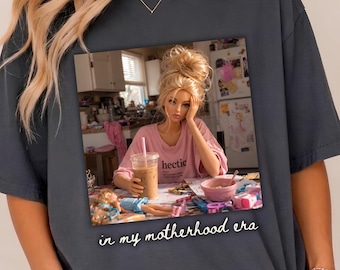 In meiner Mutterschaft Ära PNG, ekelhaftes Puppengesicht Meme PNG, lustige Mutterschaft Sublimation, trendige Retro Muttertag Png, lustige sarkastische PNG