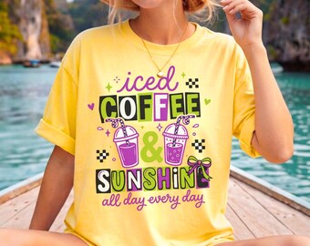 IJskoffie en zonneschijn png, koffieliefhebber png, schattig koffiecitaat, zomeresthetiek, trending girly coquettestrik, strandvakantiesfeer png