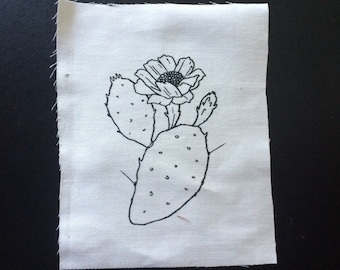 Parche de cactus en flor