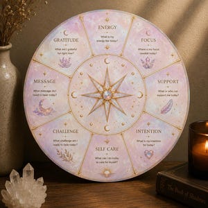 Peut inclure: Un guide spirituel circulaire aux couleurs pastel, avec des invites à l'introspection. Il présente un motif central en forme d'éclat d'étoile, des croissants de lune et des illustrations botaniques. Les invites incluent "Gratitude", "Énergie" et "Concentration".