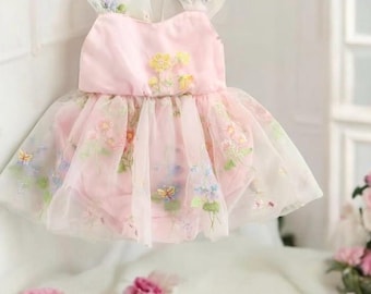 Vestido de bebé rosa palo con estampado floral