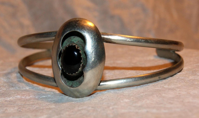 SALE Pawn Navajo Cuff. Onyx. Sterling Silver. c1970. Free World Ship. image 4