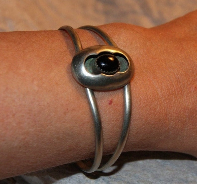 SALE Pawn Navajo Cuff. Onyx. Sterling Silver. c1970. Free World Ship. image 3