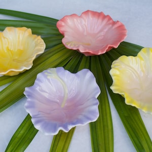 Hawaii Hand Painted Hibiscus Ceramic Flower Dish by Lauhala Trading