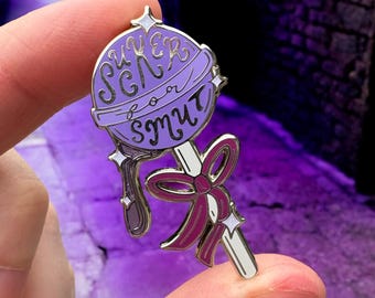 Sucker für Spicy Books Emaille Pin