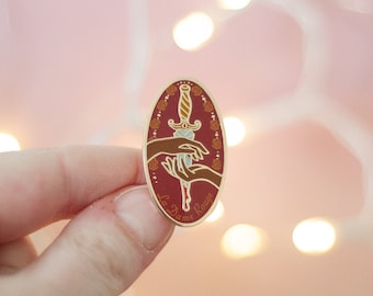 Pin de esmalte de La Dame Rouge