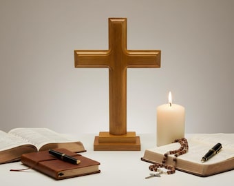 Massivt trästående kors, minimalistisk kristen altardekor, dubbelsidigt bönekors på bord