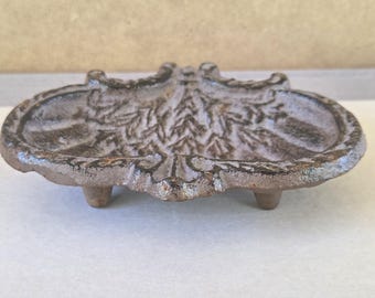 Vintage Cast Iron Shell Trinket Dish - Antique Victorian Style Decorative Soap Holder - Footed Iron Catchall Bowl - Ornate Clamshell Jewelry