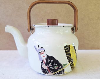 Tetera japonesa Kabuki de esmalte, estilo vintage Gailstyn, Japón, mediados de siglo, utensilios de cocina modernos, mango de madera, esmalte blanco.