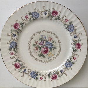 Vintage Paragon Chatelaine fine Bown china dinner plate