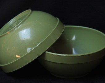 Set of vintage bowls from Shamrock Plastics Co.