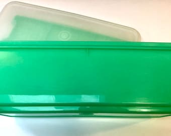 Vintage large jadite green Tupperware vegetable crisper with lid and rack 784-4