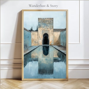 Puede incluir: Una impresión artística enmarcada titulada Wanderlust & Story que muestra una torre de piedra con una puerta central arqueada reflejada en un estanque de agua. La escena utiliza tonos azules, beige y grises para representar la arquitectura.
