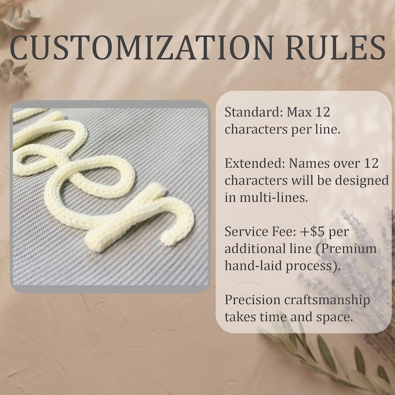 K&ouml;nnte beinhalten: Bild mit Anpassungsregeln. Der Text oben lautet &bdquo;CUSTOMIZATION RULES&ldquo;. Die Regeln umfassen Zeichenbeschr&auml;nkungen, mehrzeiliges Design f&uuml;r l&auml;ngere Namen, eine Servicegeb&uuml;hr und einen Hinweis auf Pr&auml;zisionshandwerkskunst.