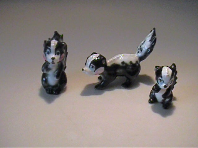 確認用　BONE CHINA JAPAN ミニ置物 Skunk Family Figurines Bone China Set Of Four Original Box And