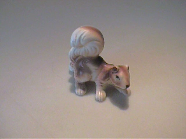 魅了 【輪 B シマリスさん squirrel ❀ animal さま】pottery 置物