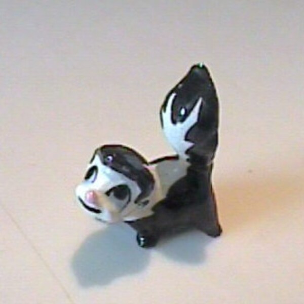 Vintage 1951 miniature Hagen Renaker baby "Elvis" skunk