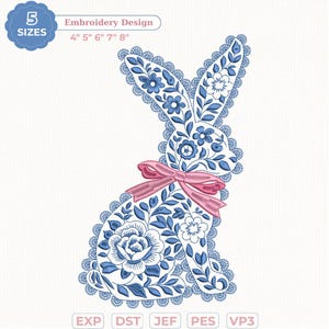 Könnte beinhalten: Stickdesign eines Hasen mit blauen Blumenmustern und einer rosa Schleife. Das Design enthält den Text "Embroidery Design" und Größen von 10 cm bis 20 cm. Das Design befindet sich auf weißem Hintergrund.