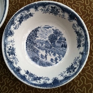 Blue Willow Transferware "English Village" Japan 9 1/8" Serving Bowl MINT