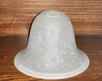 Abat-jour en verre graine dépoli, en forme de cloche avec bride de 6,24 po. de diamètre, 1 po. d'ouverture pour l'installateur NEUF disponibles, vendus individuellement