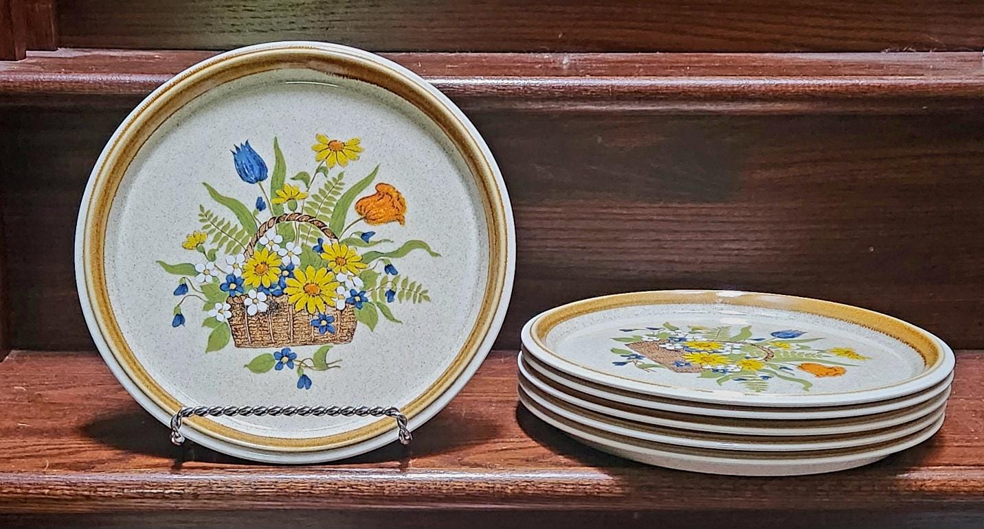 Mikasa Stone Manor Garden Bouquet Dinner Plates, Salad Plates, 9