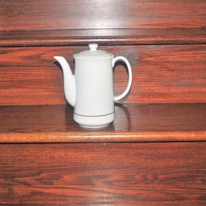 Fitz and Floyd Gourmet Stoneware Coffee Pot, Teapot, Hot Chocolate Pot 32 Ounces